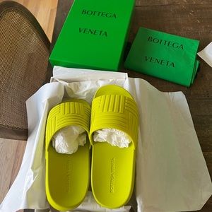 NWOT Bottega slide new in box with dustbags